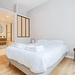 Splendid 2-Bedroom Apartment Close To The Opera